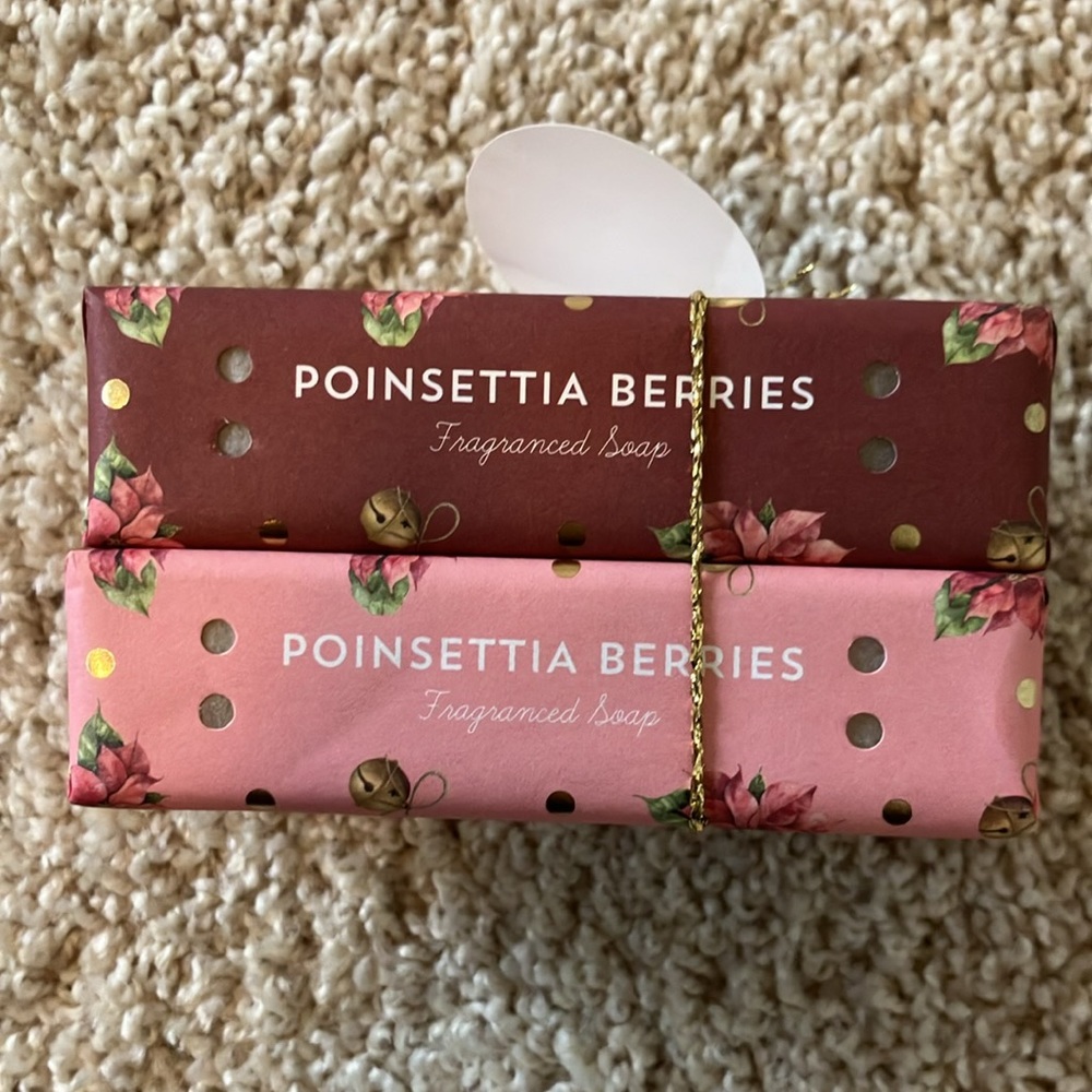 SOAP Scented Poinsettia Berries 2-Set